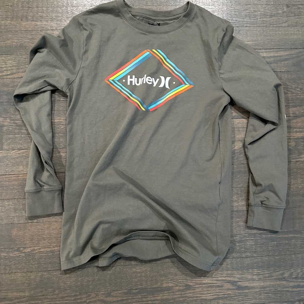 Hurley - 2 shirts - worn one time each - Picture 4 of 6